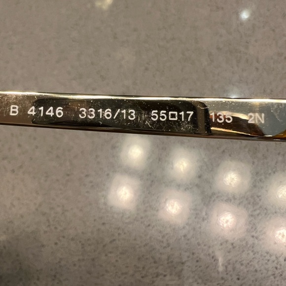 Burberry sunglasses with case - Picture 4 of 11